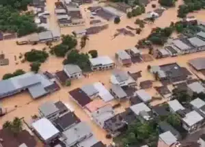 Chuvas extremas atingem telhado das casas