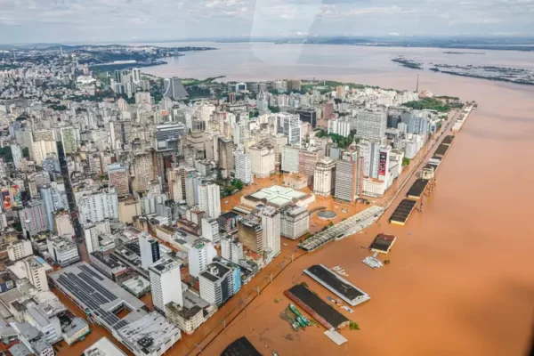 Vista aérea de Porto Alegre alagada