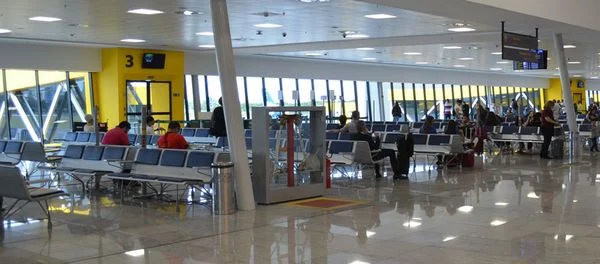 Salão de embarque do aeroporto de Vitória