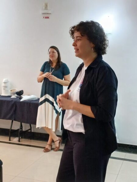 Com o tema “Comunidades como estratégia para captação de recursos”, o encontro foi mediado pela especialista Ju Campos, que compartilhou a sua bagagem técnica e vivência prática nas comunidades onde atua (Foto: Benny Avelino)