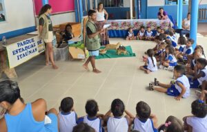 Contação de histórias no Parque Estadual de Itaúnas encanta crianças e promove educação ambiental