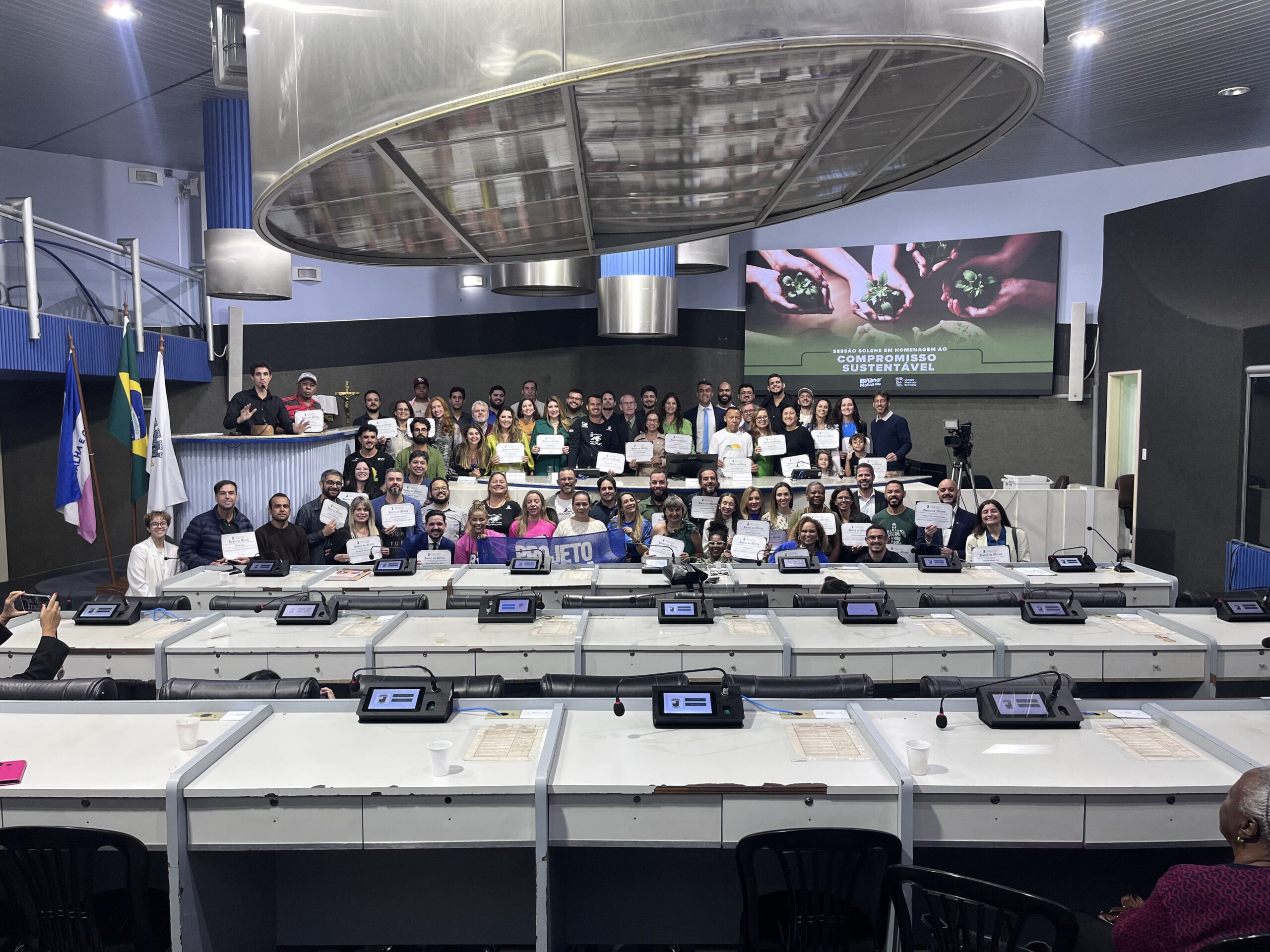 Câmara de Vitória faz homenagem ao ISB